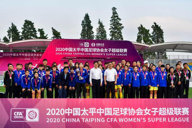罗德里不慎碰撞埃里克·加西亚，后者受伤下场，孔德替换出场